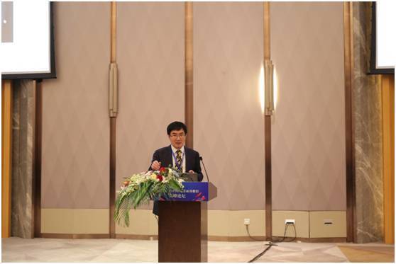 呂金陵教授進行面部年輕化創(chuàng)新技術(shù)分享.jpeg 呂金陵教授進行面部年輕化創(chuàng)新技術(shù)分享.jpeg