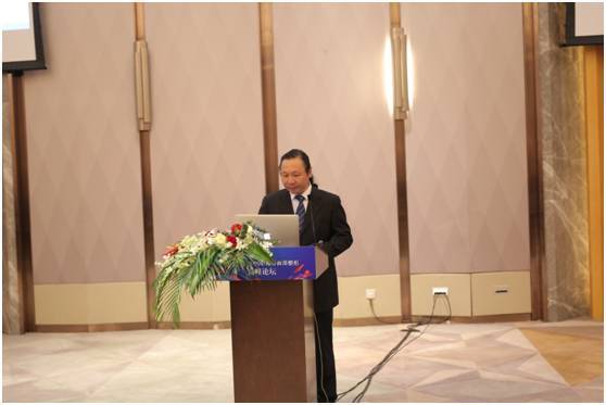 張敏教授進行面部年輕化自脂方向的技術(shù)分享.jpeg 張敏教授進行面部年輕化自脂方向的技術(shù)分享.jpeg